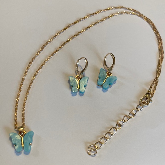 Jewelry - NWOT⭐️🦋 Blue Butterfly Necklace and Earring Set